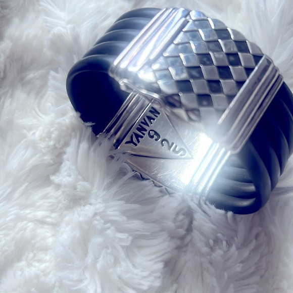 Woman’s sterling silver bracelet wrist band - Picture 2 of 3